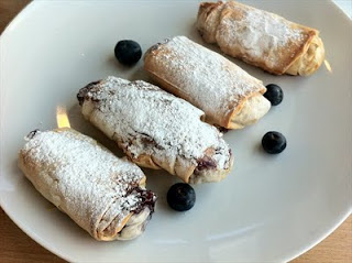 Blueberry, banana and lemon pastry presents